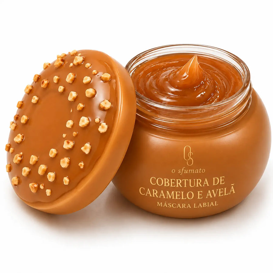Máscara labial O Sfumato™ Cobertura de Caramelo e Avelã em pote aberto com textura caramelada e tampa decorada sobre fundo branco.