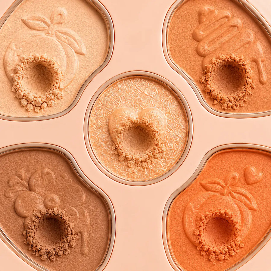 Paleta de sombras O Sfumato™ Pêssego Caramelo em embalagem redonda com tons pêssego, caramelo, nude e marrom.