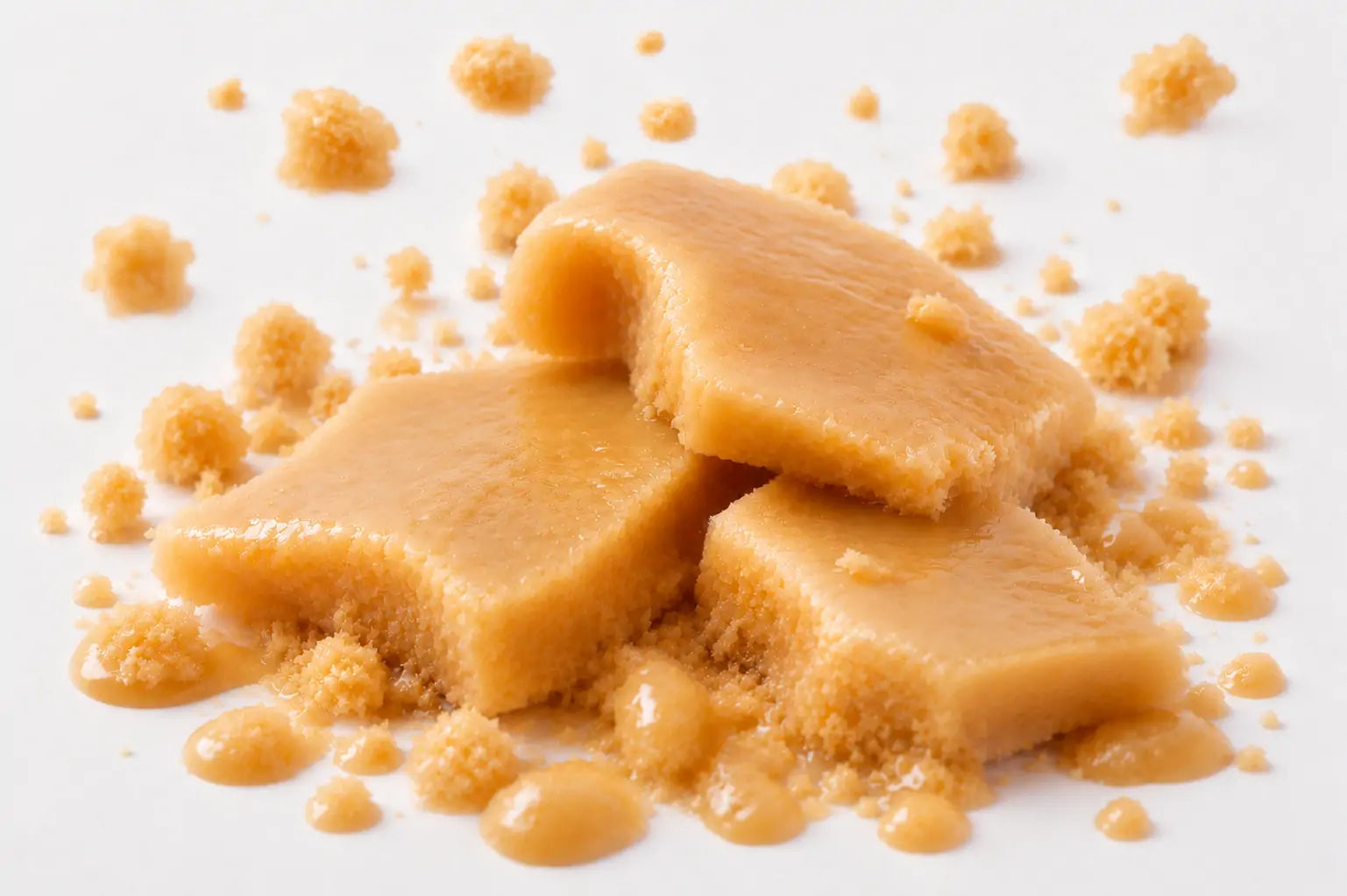 Textura cremosa inspirada em pudim de caramelo representando o Bálsamo Labial Pudim de Caramelo O Sfumato™.
