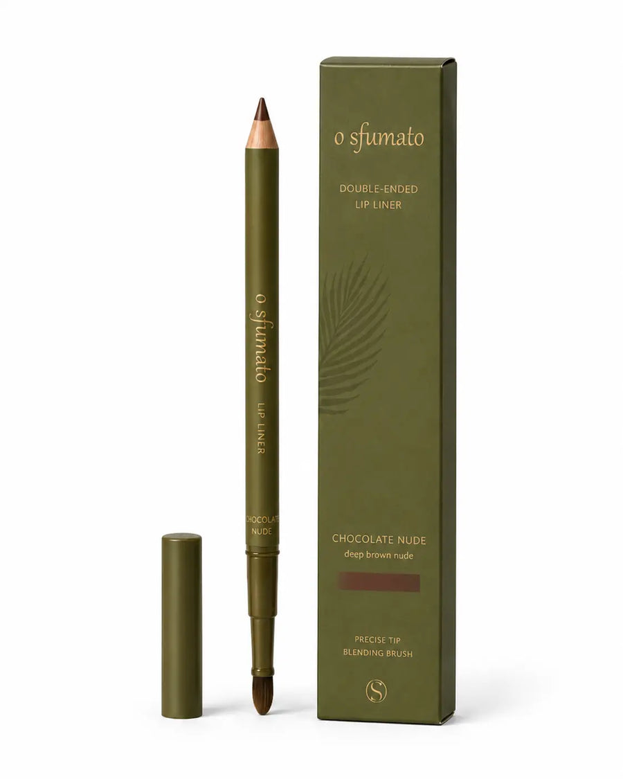 Lápis labial dupla ponta O Sfumato Chocolate Nude com embalagem verde oliva e pincel para esfumar