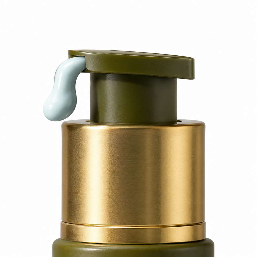 Creme Reparador Pós-Maquiagem com Extratos Marinhos O Sfumato em embalagem verde com tampa dourada sobre fundo branco