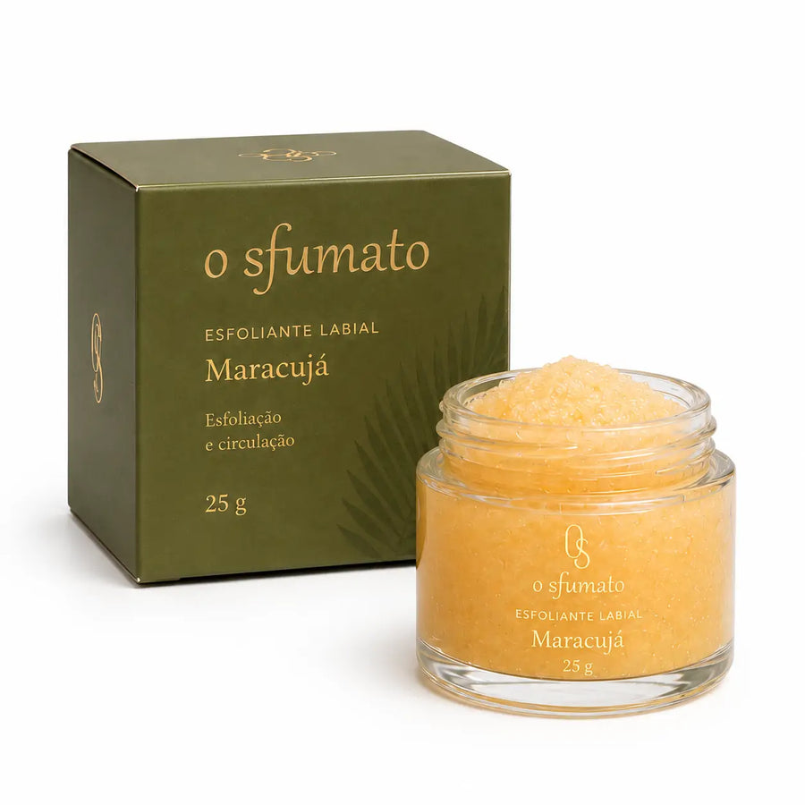Esfoliante labial O Sfumato Maracujá em pote transparente com embalagem verde oliva e textura granulada amarela