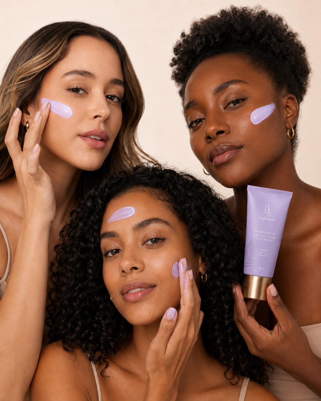 Três mulheres aplicando primer facial lilás O Sfumato™ em diferentes tons de pele