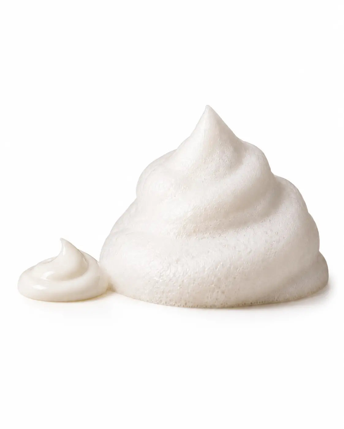 Textura de espuma cremosa do Gel de Limpeza Espuma Chá Verde O Sfumato™ em fundo branco