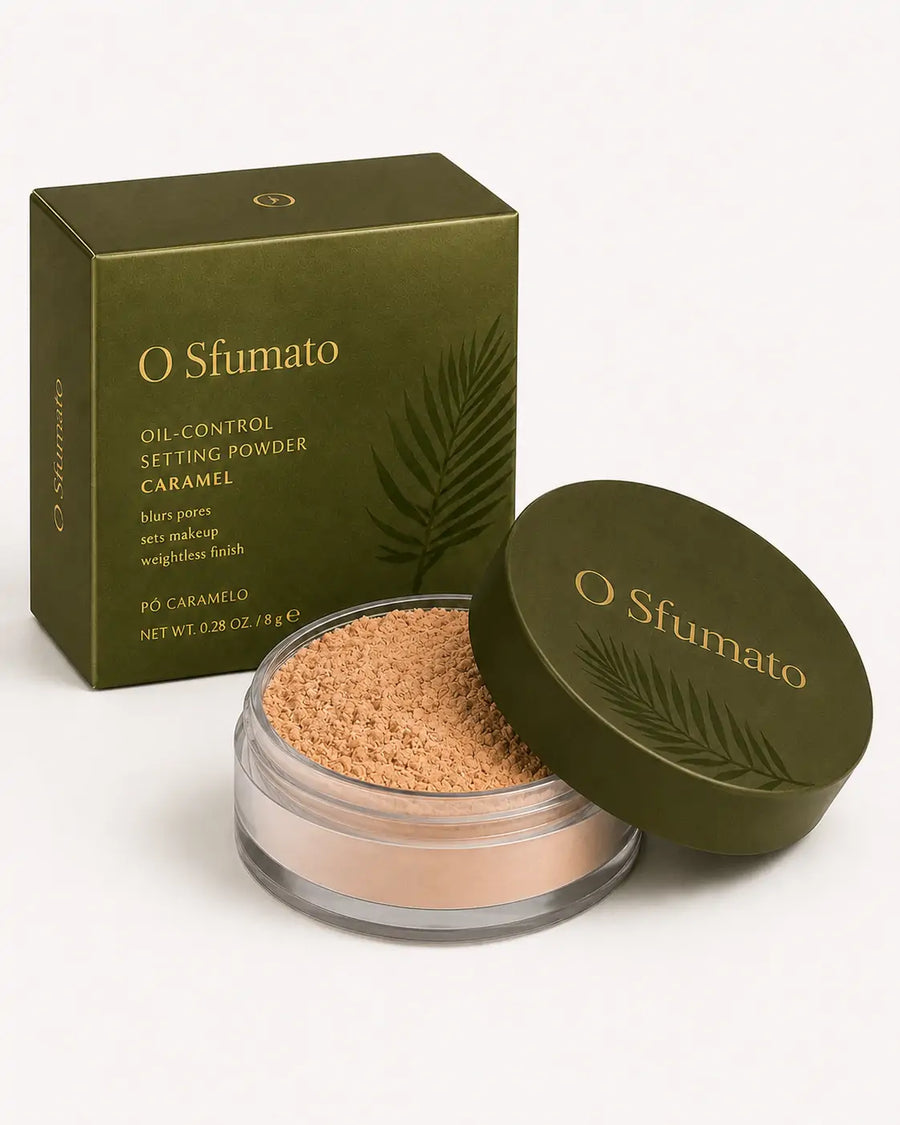 O Sfumato™ pó solto caramelo com embalagem verde e pote aberto em fundo branco