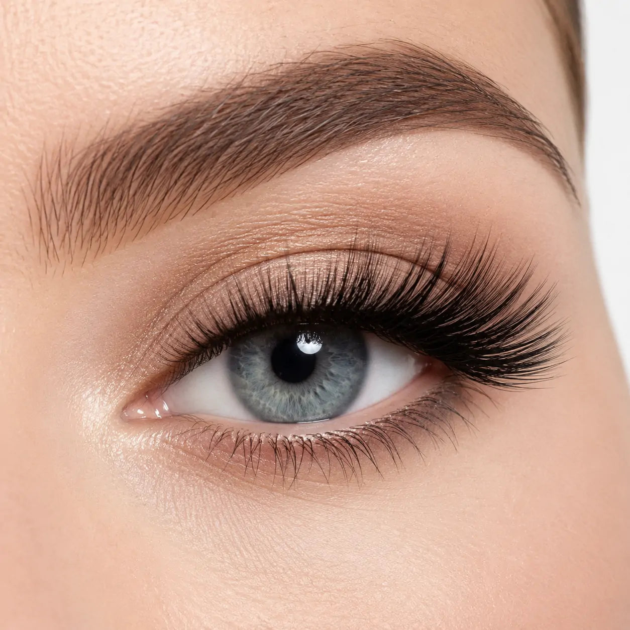 Cílios postiços volumosos O Sfumato com efeito glamouroso