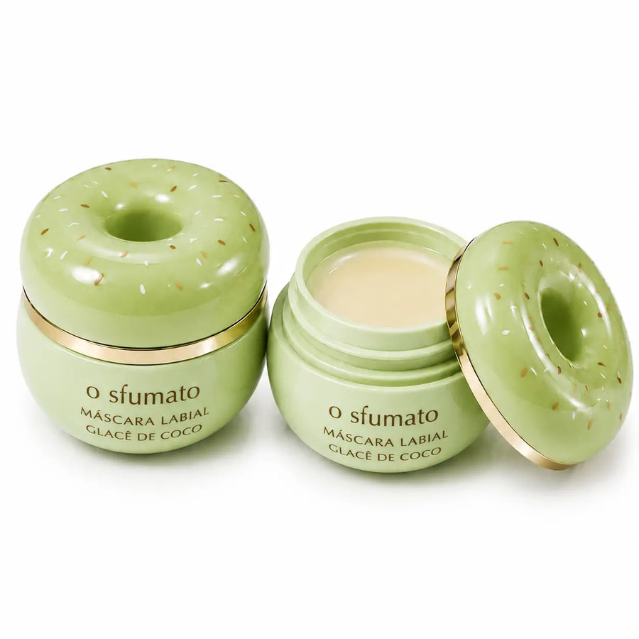 Bálsamo labial O Sfumato™ Coconut Glaze em embalagem verde de rosquinha, aberto e fechado sobre fundo branco.