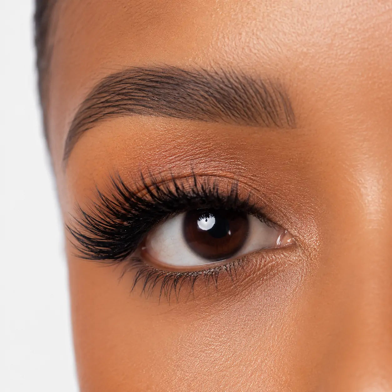 Cílios postiços volumosos O Sfumato com efeito glamouroso