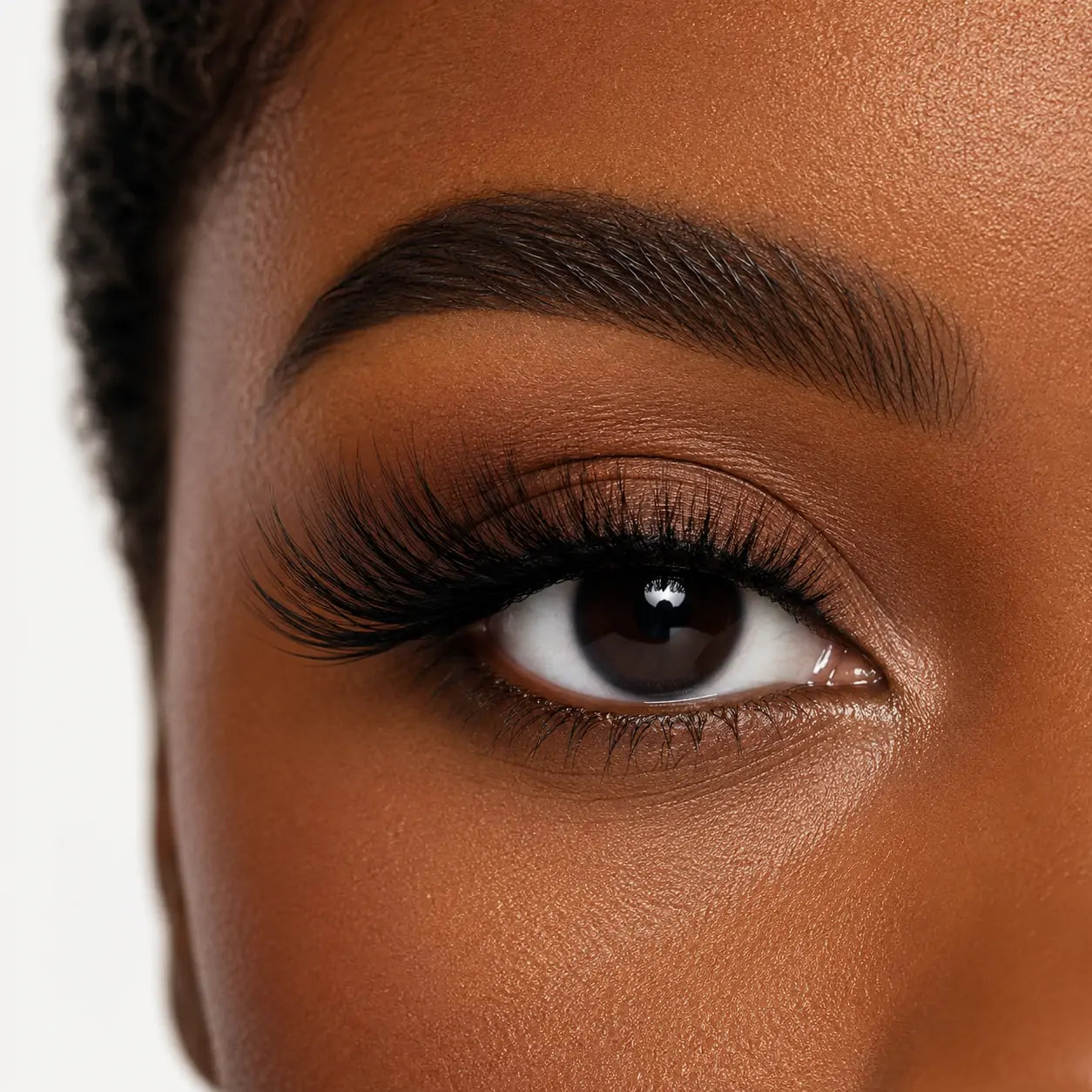 Cílios postiços volumosos O Sfumato com efeito glamouroso