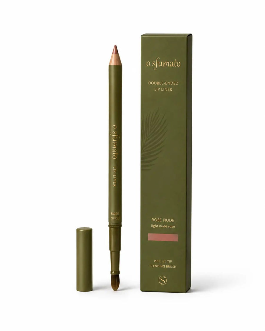 Lápis Labial Duplo O Sfumato Rosé Nude com embalagem verde oliva, ponta precisa para contorno e pincel para esfumar em fundo branco