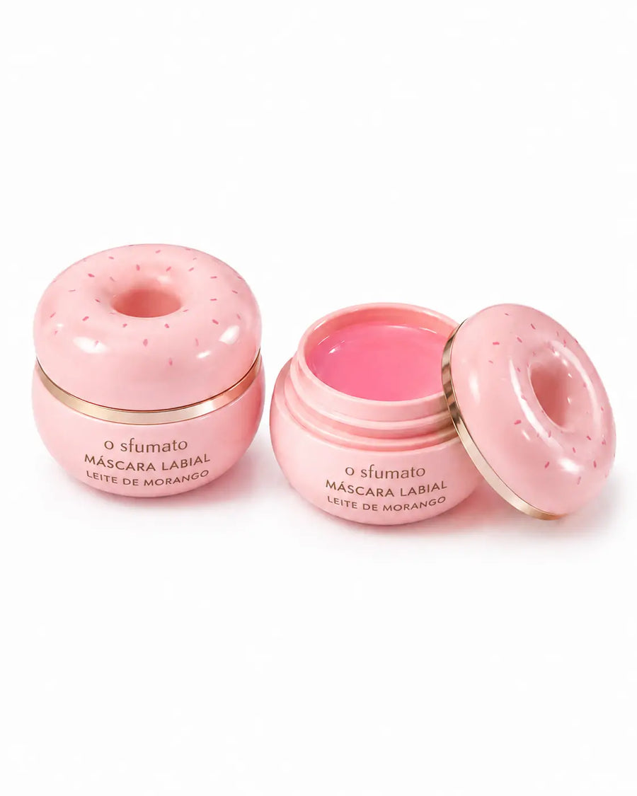 Bálsamo labial O Sfumato™ Strawberry Milk em embalagem rosa com tampa inspirada em rosquinha, fechado e aberto.
