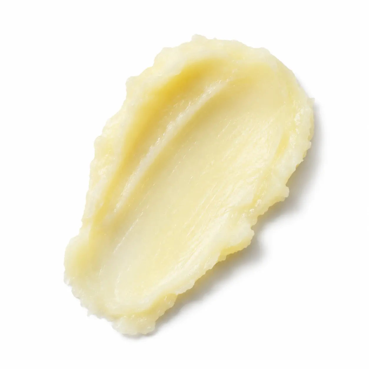 Textura cremosa do Creme Primer Pré-Maquiagem O Sfumato™ em tom amarelo claro sobre fundo branco